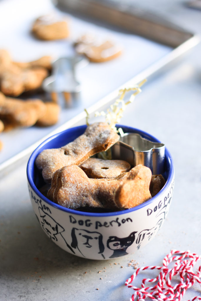 Homemade dog treats - Banana and Peanut butter |foodfashionparty| #dogtreats