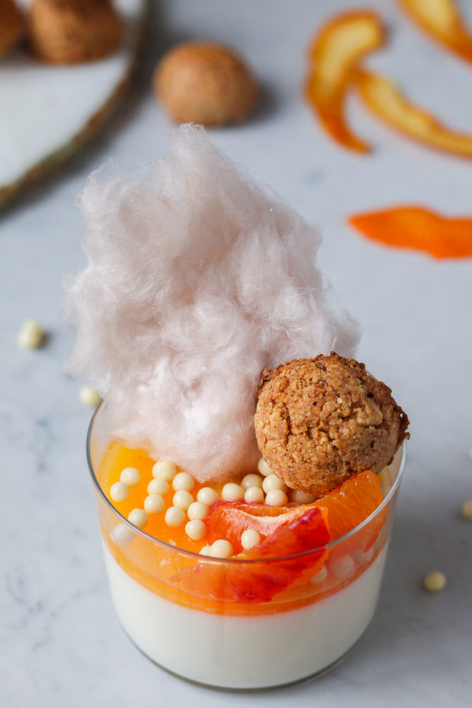 Baileys White chocolate panna cotta with Amaretti cookies |foodfashionparty| #valentinesdessert #bloodorangedessert